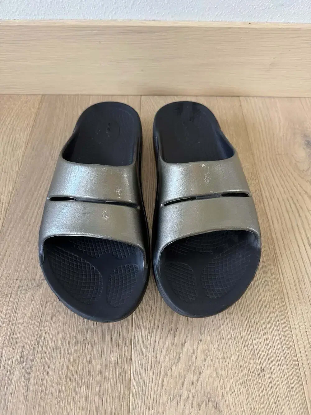 OOFOS Women's Bronze Black Slides Sandals Slip On Synthetic 11 42 Plantar Shoes